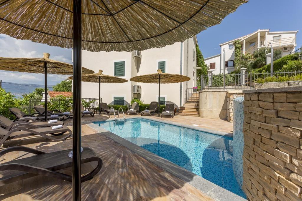 Apartment Livia Slatine Exterior photo